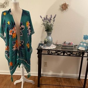 New Boutique Tropical Floral Kimono